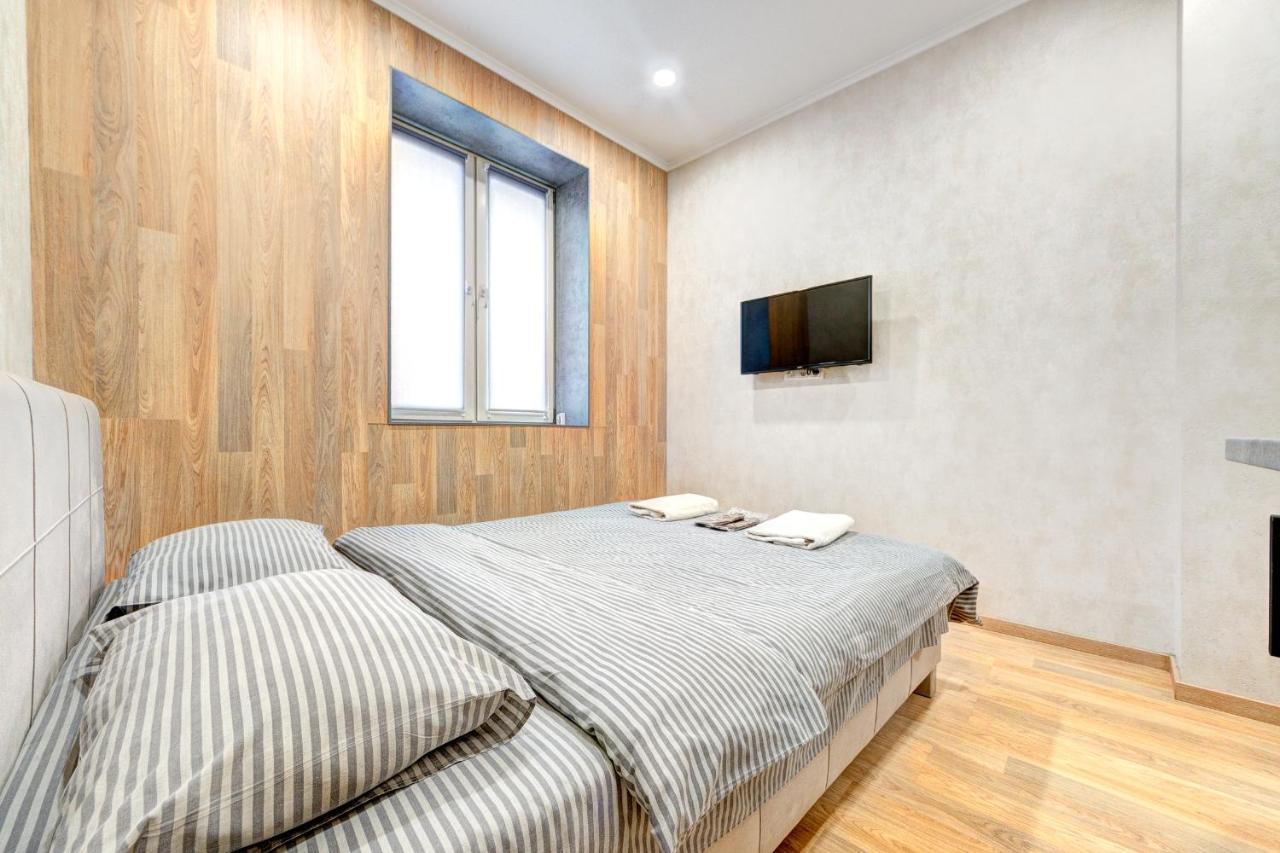 קייב 1 Room Apartment Near National Circus מראה חיצוני תמונה